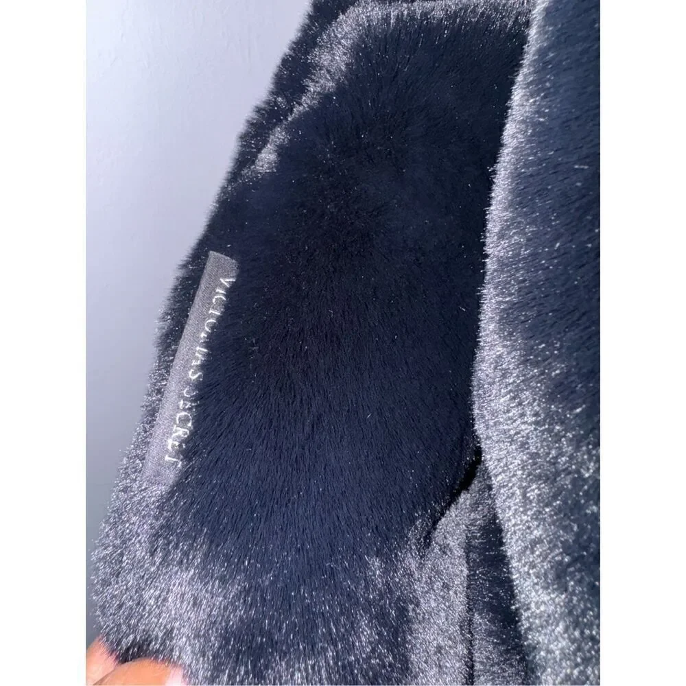 Victoria secret Winter  Angel black soft faux fur scarf with pockets